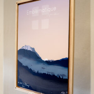 Tableau de Savoie, L'Arclusaz, et son cadre en frêne massif de l'artiste Nicholas PERILLI en vue de côté.
